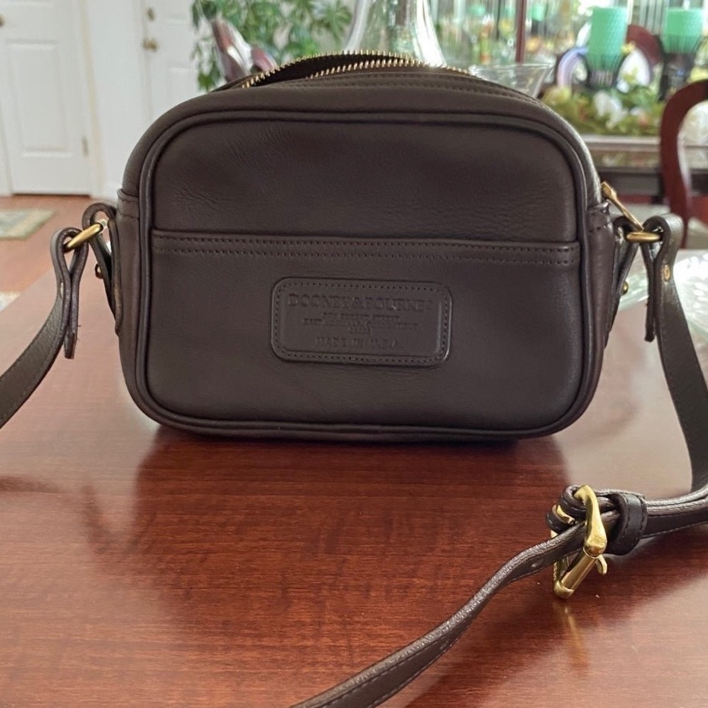MINI VINTAGE DOONEY & BOURKE MINI COMPACT DARK BROWN SHOULDER BAG